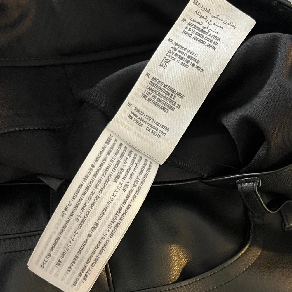 Hollister High-Rise Flare Black Soft Faux Leather Pants Size 7R (W28) Inseam 31” - Picture 6 of 6